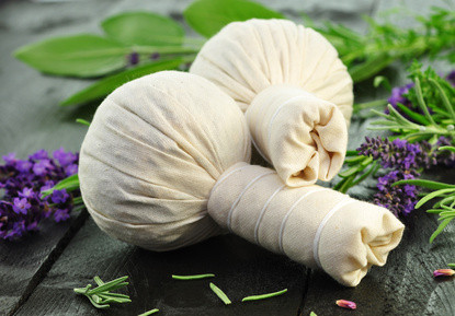 Kräuterstempelmassage